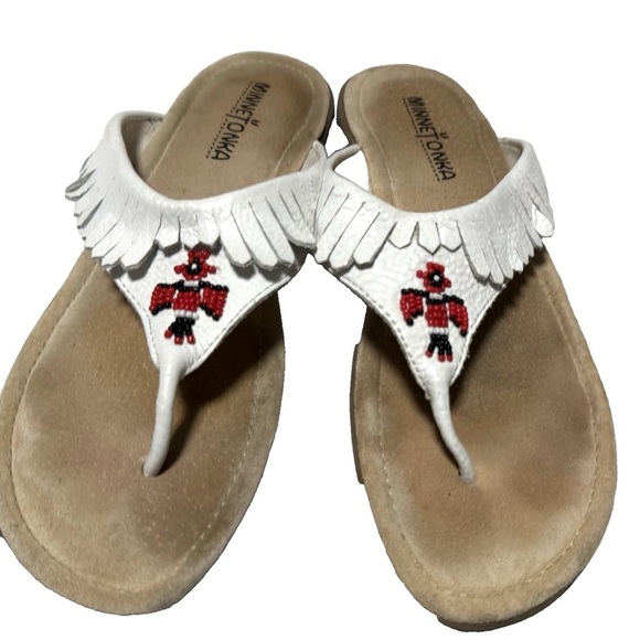 Minnetonka Beaded Thunderbird Fringe Sandals White Leather Thong Flip Flop Sz 8 - Picture 1 of 11